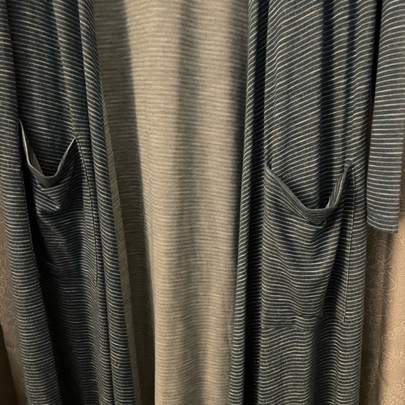 LuLaRoe Sarah Cardigan Charcoal
Grey Stripe Small - Picture 3 of 4